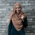 Suikerfeest, vrouw met hoofddoek